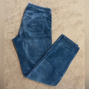 ⭐️ Gap Women’s skinny corduroy jeans size 31